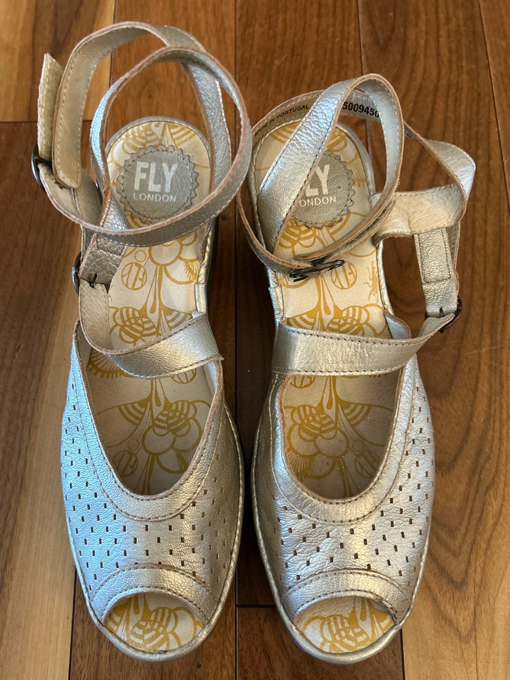 🪰Fly London Gold Metallic Wedge Sandals with Ankle Straps Size 39 - Picture 2 of 3